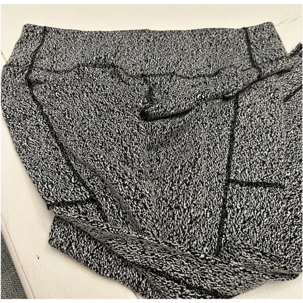 Womens Avia Leggings Plus Size XXL/2XG Black And White With Pockets 26.5” Inseam - Picture 2 of 5